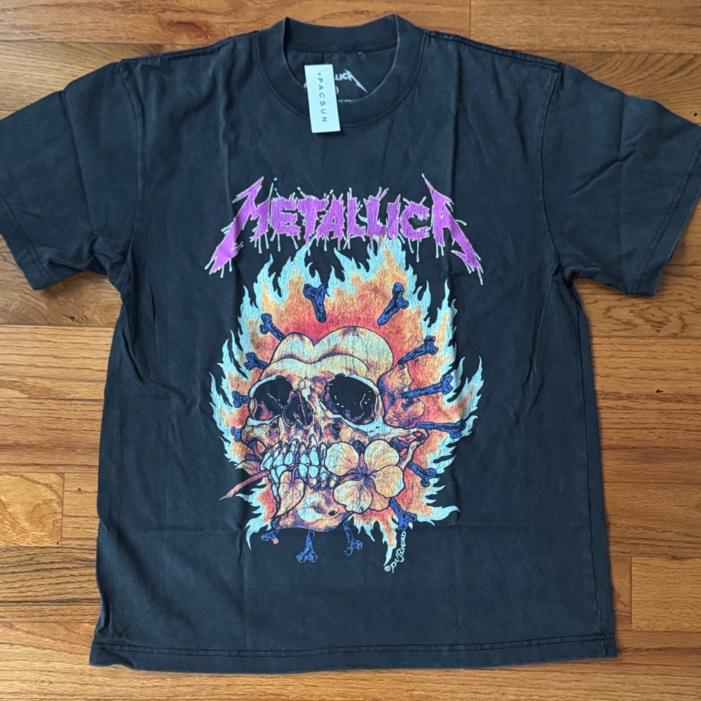 Metallica graphic tee size M never worn